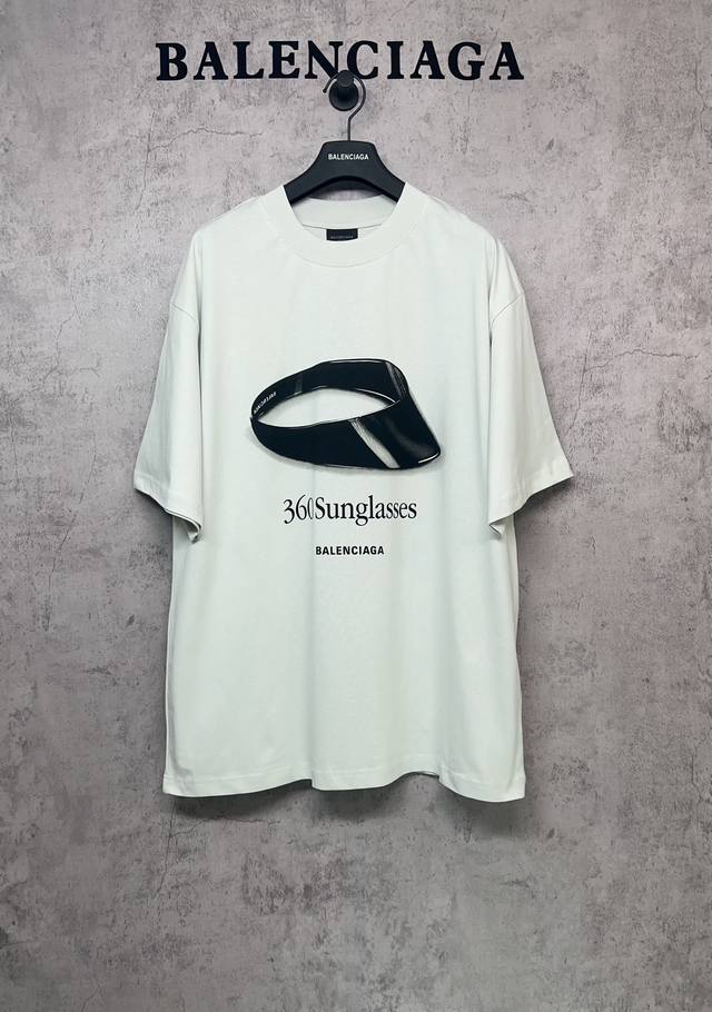 Balenciaga巴黎世家 顶级版本1:1官网品质 太阳帽子360英文直喷印花短袖圆领T恤 砖柜同步 面料采用巴黎定制纯棉260G，厚感度十足 重工艺 十字螺