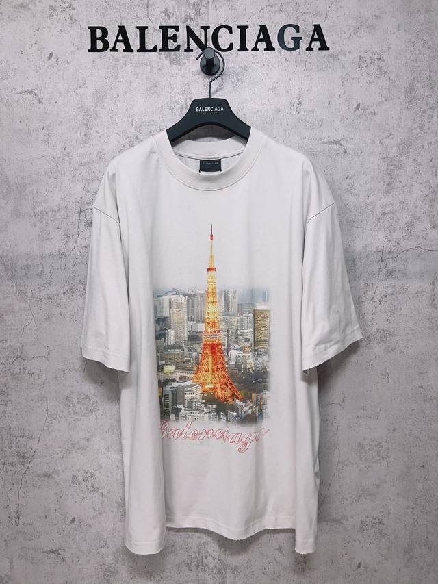Balenciaga巴黎世家 东京银座限定铁塔短袖 面料颜色官方同步，复古平纹针织面料，克重260G。康丽直喷正面饰以Ginza Tokyo艺作品印花，印花图案