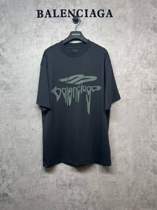 Balenciaga巴黎世家顶级版本1:1官网品质 25Ss 3M 大E水滴艺术字母造旧印花短袖T恤 采用水浆渗透印花工艺 是一种能够实现高渗透率的印花技术 渗