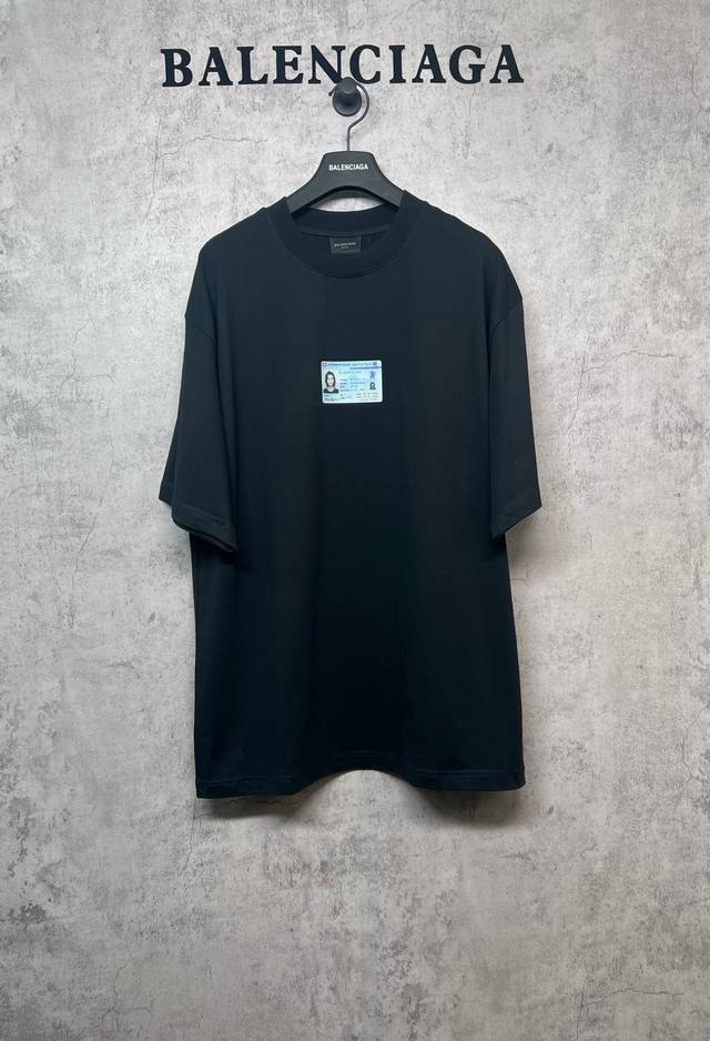 Balenciaga 巴黎世家顶级版本 官网品质 新款身份证件卡片加厚制作工艺件数码印短袖T恤. 全棉面料260G双纱精梳纯棉 采用巴黎定制纯棉，十字螺纹圆领口