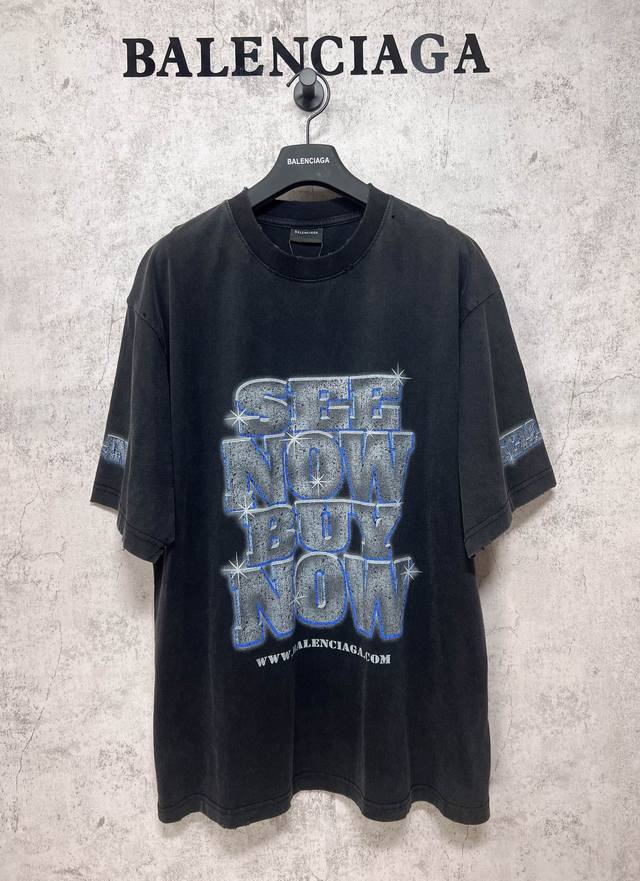 Balenciaga巴黎世家 顶级版本.官网品质 洗水钻石短袖T恤，面料 颜色官网同步 采用精梳紧密纺纱面料，做洗后260克加密平纹布，做无尘烧毛加面部轻食毛工