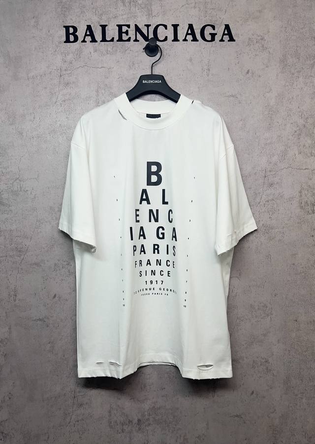 Balenciaga巴黎世家顶级版本1:1官网品质 字母印花视力表磨烂做旧成衣多重工割破短袖T恤 面料260G双纱精梳纯棉 采用巴黎定制纯棉，十字螺纹圆领领口落