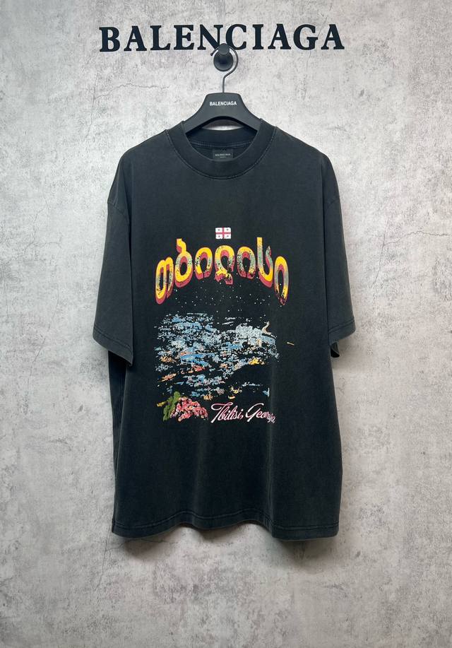Balenciaga 巴黎世家顶级版本 官网品质 25Ss新款 Tbilisi 复古款褪色字母白墨直喷印花短袖T恤 全棉面料260G双纱精梳纯棉 采用巴黎定制纯
