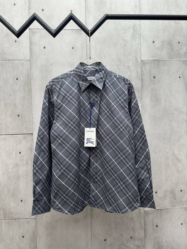Burberry 2025Fw 早秋新款 针织格纹长袖翻领衬衣 高品质对格剪裁 装饰 Burberry经典格纹 按扣开合 尖领细节设计 简单设计款式 不挑人穿