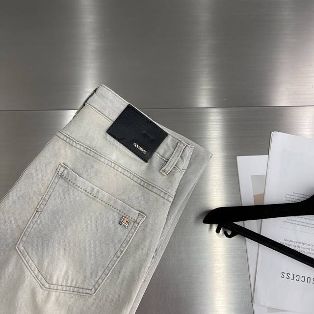 Bbr 2025春夏新款牛仔裤 超级定制款，原版五金，超级重工工艺，版型超赞细节做工无可挑剔！款式不挑人，特别高档，好货不等人，看中赶紧下手， 尺码：28-38