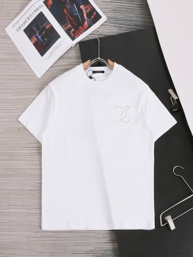 Lv 甄选260克定制面料 顶级品质 精制Logo绣花＋纯手工修剪工艺 男女同款 尺码 S M L Xl Xxl 五个码 颜色 黑色 白色