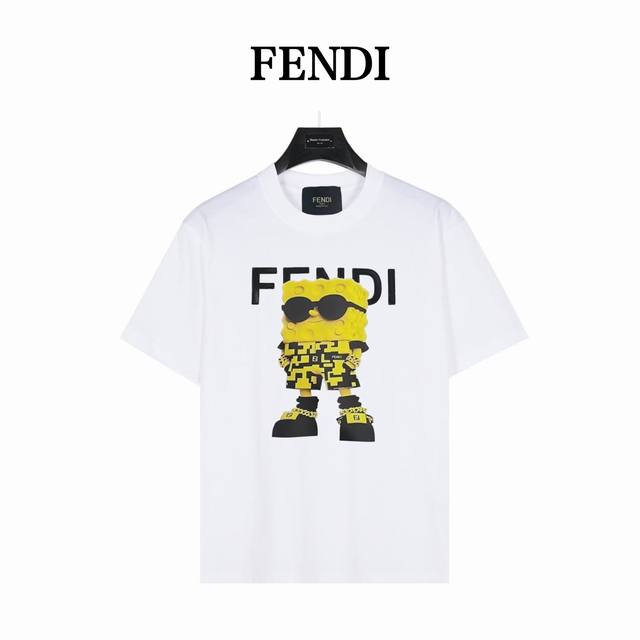 Fendi 芬迪 海绵宝宝联名款 款号:Fd01 白色 240克重磅小落肩100%棉T恤。Os版型，宽松有型好搭配。采用精梳紧密赛络工艺，面料更耐磨。袖口以及下