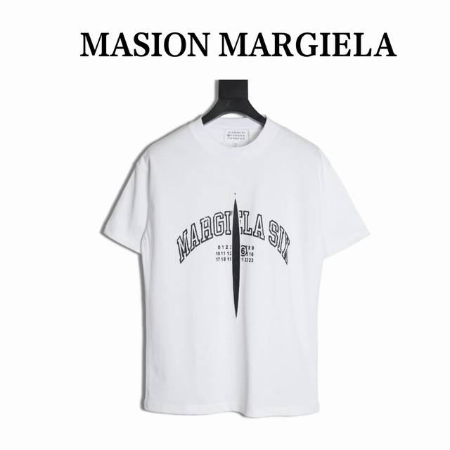 Maison Margiela 马吉拉 25Ss 开衩印花短袖T恤 面料定织定染280G32支双纱面料，宽幅领口螺纹300G1*1全棉螺纹，久穿不变形，面料从买