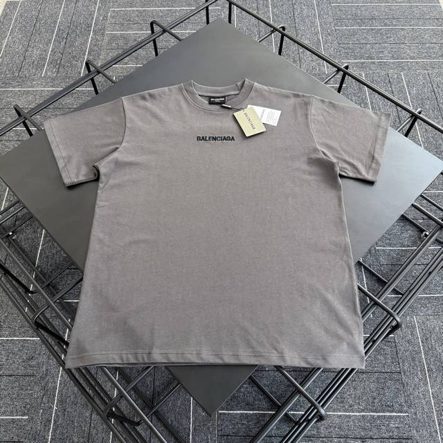 款号Bl001 Balenciaga高密度刺绣款前后字母短袖T恤 定制280克全棉双纱硬挺面料 布面干净 布纹清晰 手感非常细腻扎实 更加力挺 舒适透气不易变形