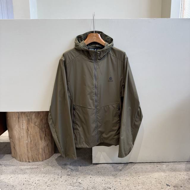 凯乐 运动户外 徒步轻薄防泼水连帽防晒服 ： 产品配色：浅云灰、碧石绿、棕榈榄绿