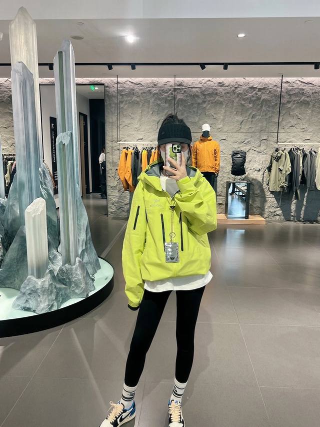 Arc Teryx Alpha Sv 活力绿Jacket-Mens始祖鸟 Sv第六代Gtx户外防水硬壳向导级冲锋衣机能风拉链夹克 始祖鸟，加拿大户外服饰品牌，外