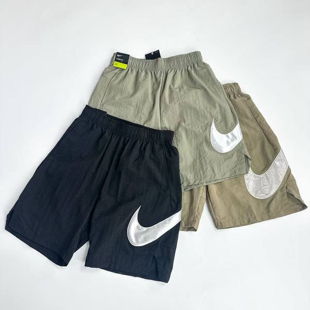 2033 白底图 Nike耐克贴布印花运动短裤 超级重磅好货，潮咖男女夏日百搭必备，上身帅爆！ 完美品相，高级感十足！精工3D立体裁剪，前后重工拼接面料设计，保