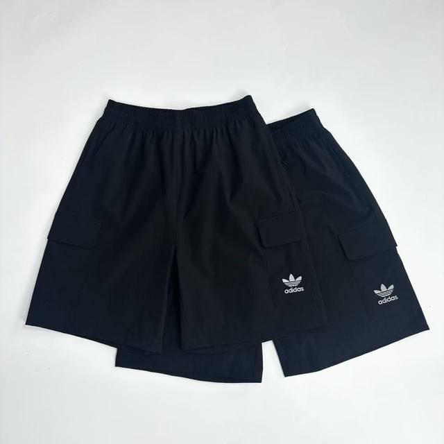 2031 白底图 Adidas 三叶草经典标刺绣工装短裤 立体精致夏季新款户外运动休闲宽松工装短裤 高性价比款、丝毫不影响透气，格纹布更耐磨防撕裂宽松的工装风格