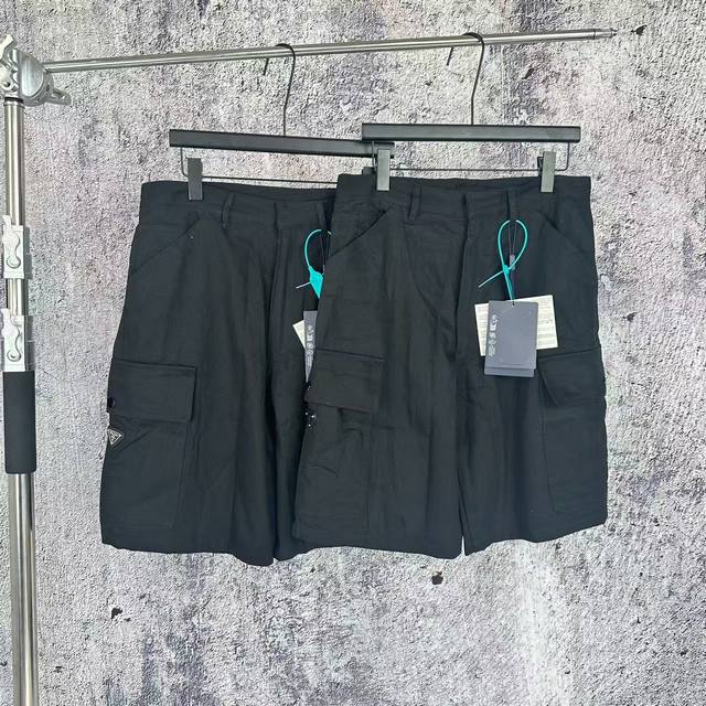 1099 挂拍 Prada 普拉达 Ss25 纯色棉质口袋休闲短裤 购入原版开发！面料、辅料、扣子、拉链、裤钩等等均为1:1开模定制！妥妥的天花板版本！ 定制天