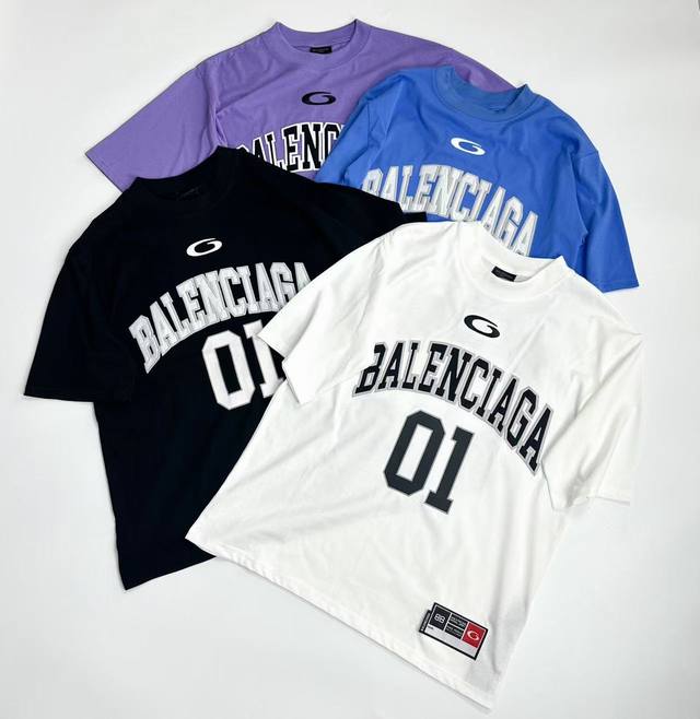 3022 白底图 Balenciaga 巴黎世家 新款刺绣01号篮球短袖 前面刺绣釆用田岛绣花机刺绣加印花，左下角车章仔，后片印花。砖柜同步.第一时间正品研制，