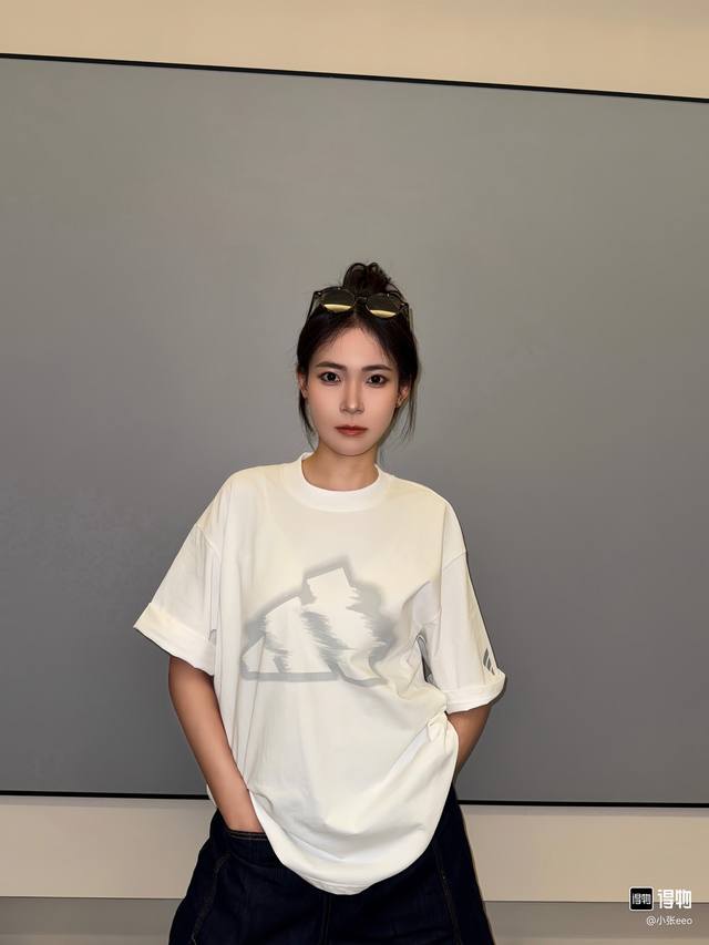2034 咨询图 Adidas 阿迪经典幻影印花短袖T恤 设计透过新颖印花和提花细节得到焕新演绎。饰有阿迪经典图案，更显设计匠心。 原版面料 官方同款 定制26