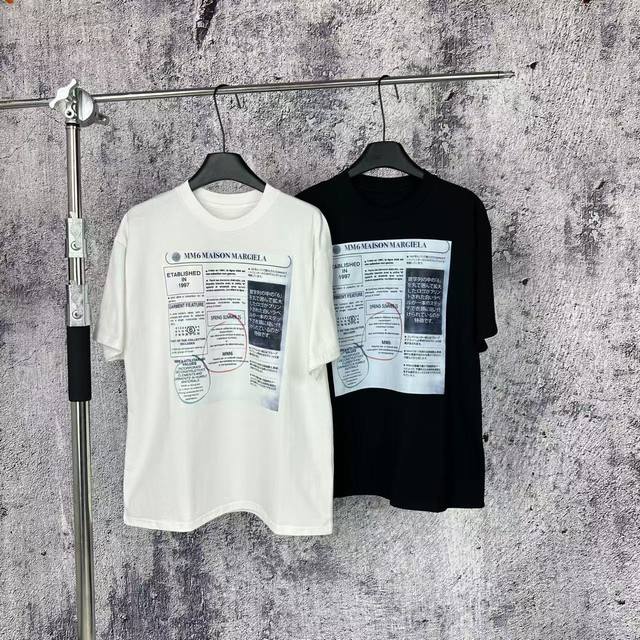 1098 挂拍 Mm6 Maison Margiela 马吉拉 Ss25 报纸印花圆领短袖T恤 男女同款 购入原版开发，采用260G优质新疆棉，上身立体有型，透