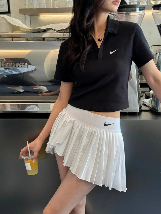 2026 咨询图 Nike短款刺绣Polo短袖 修身版型，贴合身体曲线。 高质感棉质超好 很亲肤 款式太绝啦 简约的刺绣小Logo 颜色:黑色 白色 尺码:S