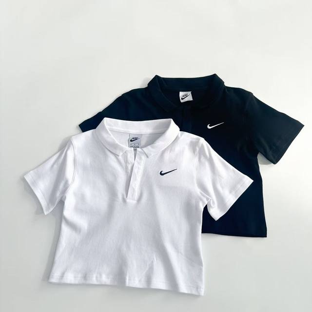 2026 白底图 Nike短款刺绣Polo短袖 修身版型，贴合身体曲线。 高质感棉质超好 很亲肤 款式太绝啦 简约的刺绣小Logo 颜色:黑色 白色 尺码:S