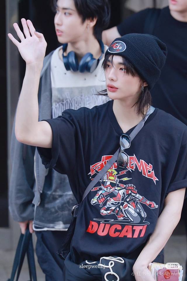 9036 咨询图 Supreme X Ducati杜卡迪联名 Ss25新款 Bike Tee联名漫画卡通摩托车Logo印花美潮复古情侣短袖T恤 男女同款 #国内