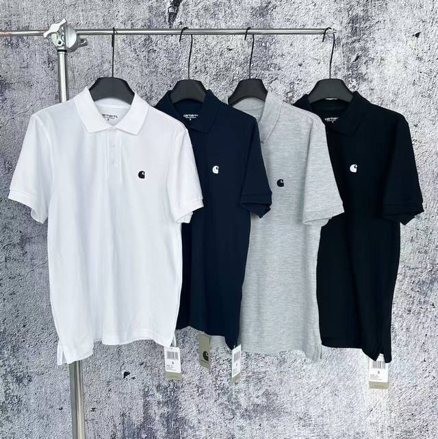 9033 Carhartt Wip 卡哈特 夏季经典刺绣下摆开叉短袖Polo衫 颜色：黑 白 藏青 灰 码数：S M L Xl 面料：230克丝光棉双珠地 成分