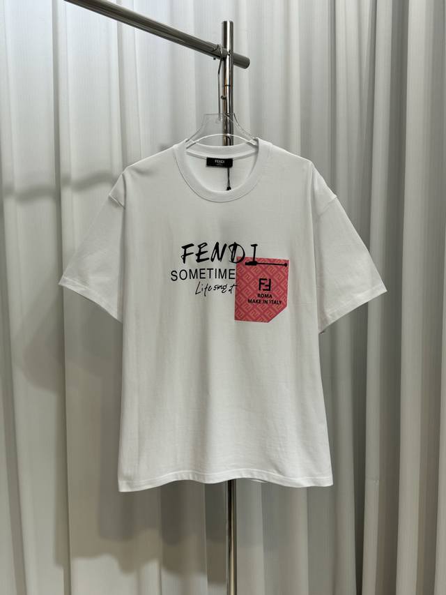 Fendi芬迪立体凸胶字母Logo男女同款短袖T恤 定制260克100％双纱纯棉面料 定染32支双股螺纹 领标吊牌主唛三标齐全 尺码：Xs S M L