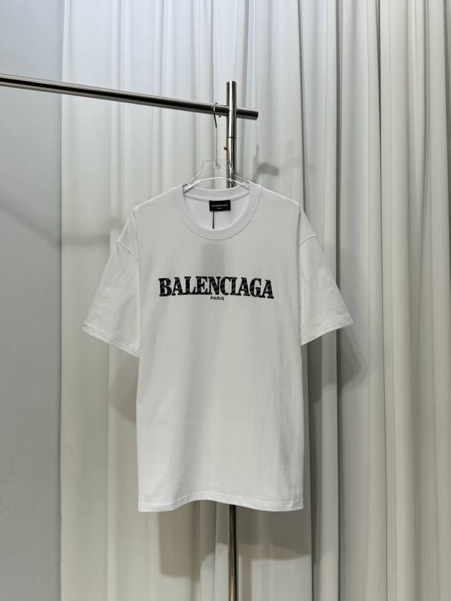 Balenciaga巴黎世家镭射胶印字母Logo定制皮章男女同款短袖T恤 定制270克100％双纱纯棉面料 定染32支双股螺纹 领标吊牌主唛三标齐全 尺码：S