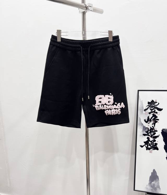 款号：Df74# 巴黎世家Balenciaga涂鸦字母发泡印花短裤情侣款百搭必备 面料选用夏季高克重精密透气面料 经典的Logo设计 前后口袋均有版型设计非常完