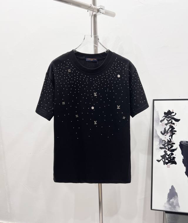 款号：Df60# Lv 路易威登 重工制作满天星烫钻情侣款短袖T恤 正儿八经280克纯棉双砂面料 所有面料均已提前做过缩水 品质第一 所见即所得 不会洗一次版型