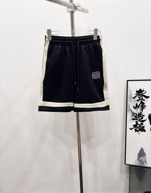 款号：Df41# 罗意威经典小标精密万针刺绣包边织带情侣短裤 面料选用夏季高克重精密透气面料 经典的Logo设计 前后口袋均有版型设计非常完美 内里全方位无死角
