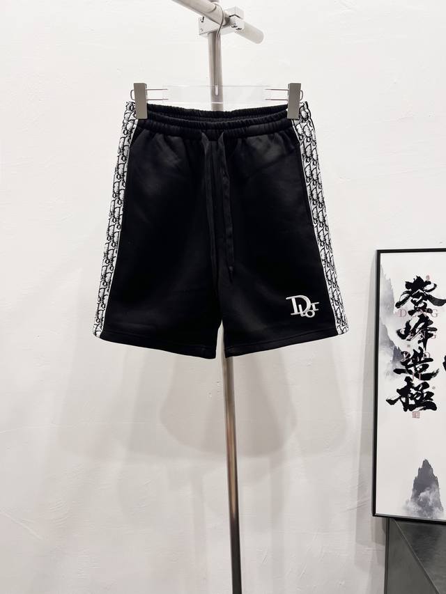 款号：Df40# Dior迪奥经典小标精密绣花针织织带情侣款短裤 面料选用夏季高克重精密透气面料 经典的Logo设计 前后口袋均有版型设计非常完美 内里全方位无