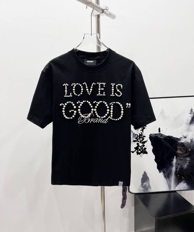 款号：Df35# Goodbrand珍珠柳丁纽扣绣花短袖T恤 正儿八经280克纯棉双砂面料 所有面料均已提前做过缩水 品质第一 所见即所得 不会洗一次版型就有所