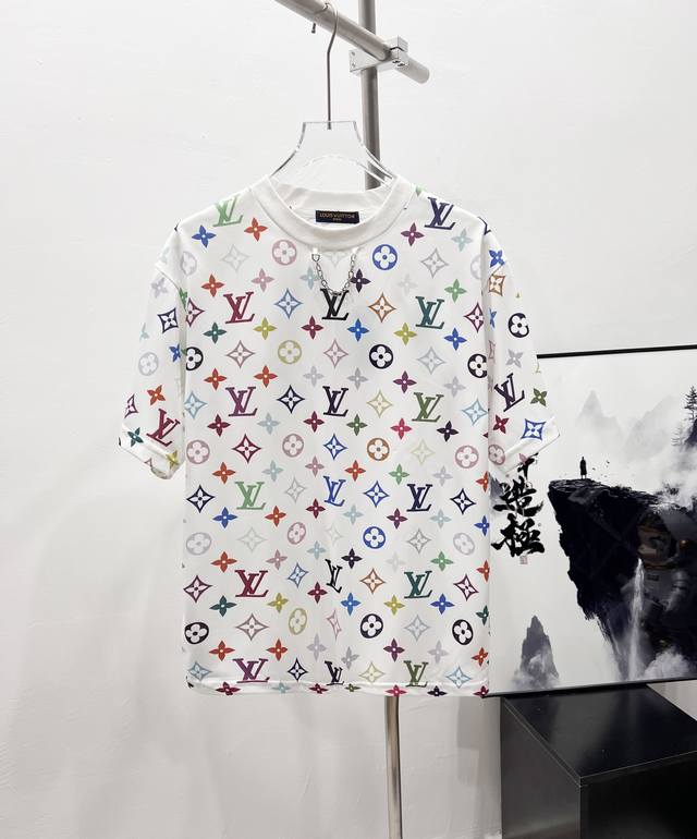 款号：Df34# Lv 路易威登最新村上隆白三彩链条简约设计短袖T恤 正儿八经270克纯棉双砂面料 所有面料均已提前做过缩水 品质第一 所见即所得 不会洗一次版