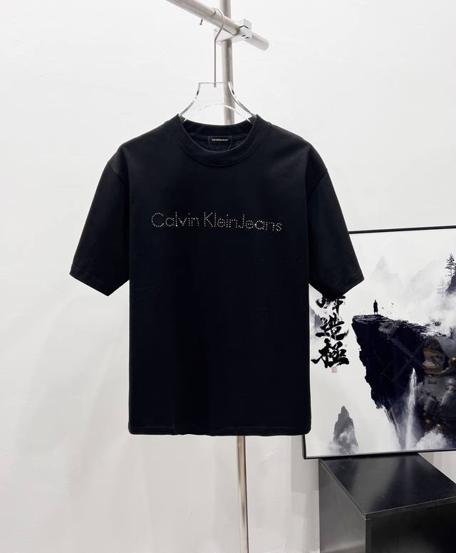 款号：Df24# Ck Calvin Klein简约字母黑钻短袖T恤 正儿八经270克纯棉双砂面料 所有面料均已提前做过缩水 品质第一 所见即所得 不会洗一次版