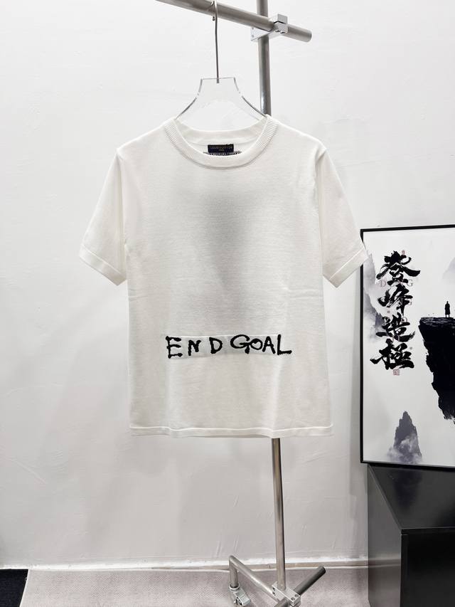 款号：Df14# Lv路易威登字母大Logo针织短袖 男女同款 三标齐全 区别市场通货 随意对比 采用精棉编织纱线380克毛织面料 前后进口机批满印细节编制而成
