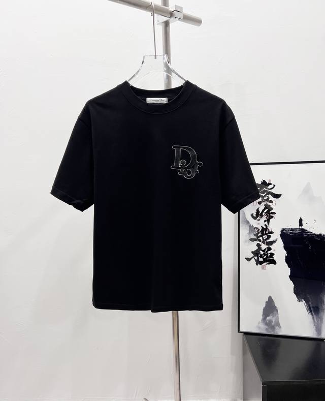 款号：Df12# 迪奥Dior最新元素经典Logo双重绣花工艺设计短袖T恤 正儿八经280克纯棉双砂面料 所有面料均已提前做过缩水 品质第一 所见即所得 不会洗