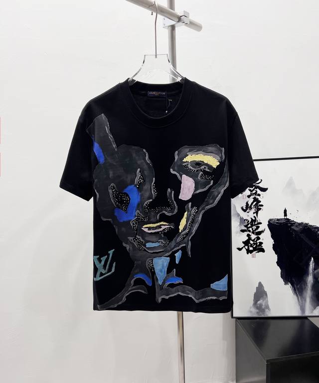 款号：Df05 Louis Vuitton路易威登秀款限定人脸图案满印 印花短袖T恤 购入原版开模打造，采用 260克 32支 双纱面料全套定制辅料，细节决定成