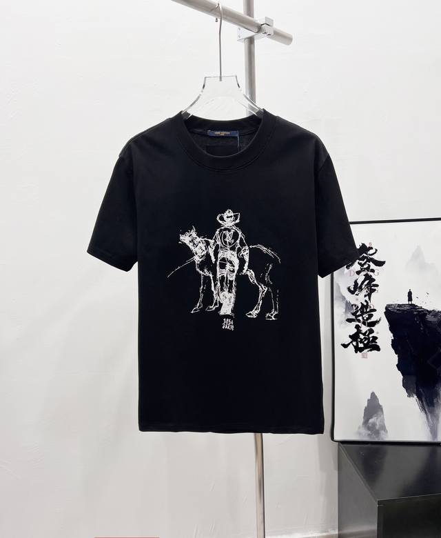 款号：Df04# Lv路易威登走秀款西部牛仔印花圆领短袖 黑白双色 情侣同款 全套包装 三标齐全 区别市场通货 随意对比 纯棉280克高克重32支双纱 不起球