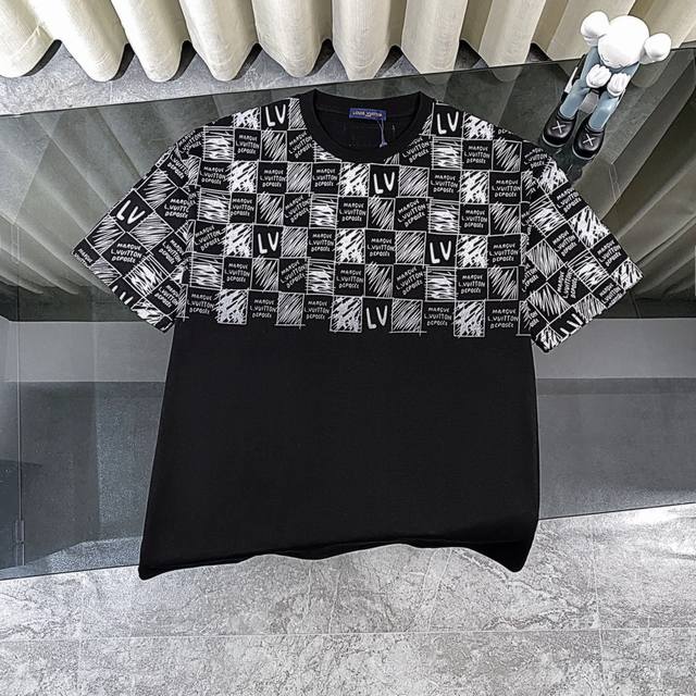 Louis Vuitton 路易威登Lv 2025新款经典棋盘格印花短袖圆领T恤 面料采用320G %纯棉双纱面料 同缸定染特种加粗32支双股1X1螺纹克纯棉面
