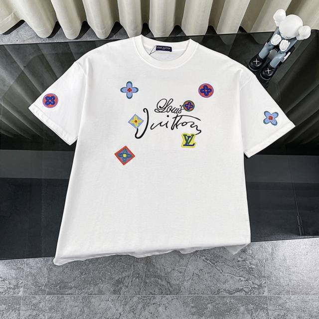 Louis Vuitton 路易威登Lv 2025新款多巴胺彩色老花Logo刺绣短袖圆领T恤 面料采用320G %纯棉双纱面料 同缸定染特种加粗32支双股1X1