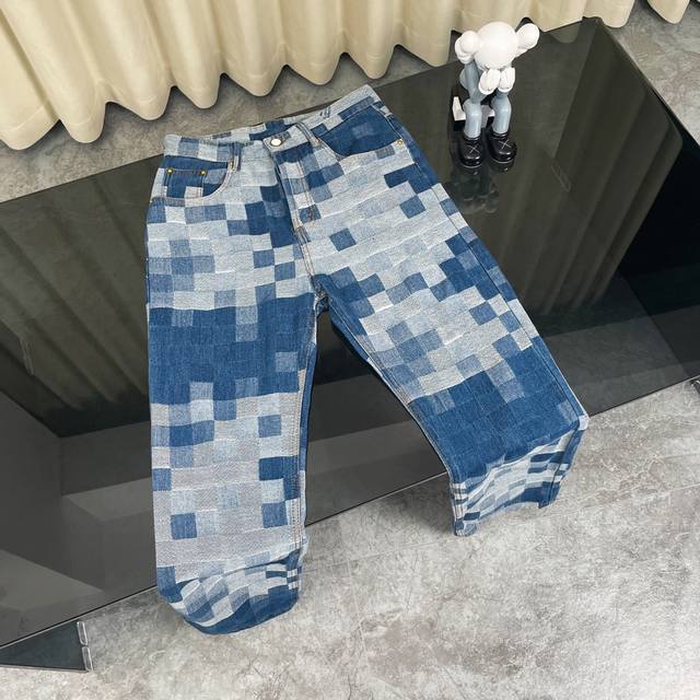 外套 裤子 Louis Vuitton 路易威登24Fw Lv明星同款棋盘格马赛克牛仔外套长裤套装 原 30,000购买，直筒宽松版型、丹宁布铺陈全幅 Damo
