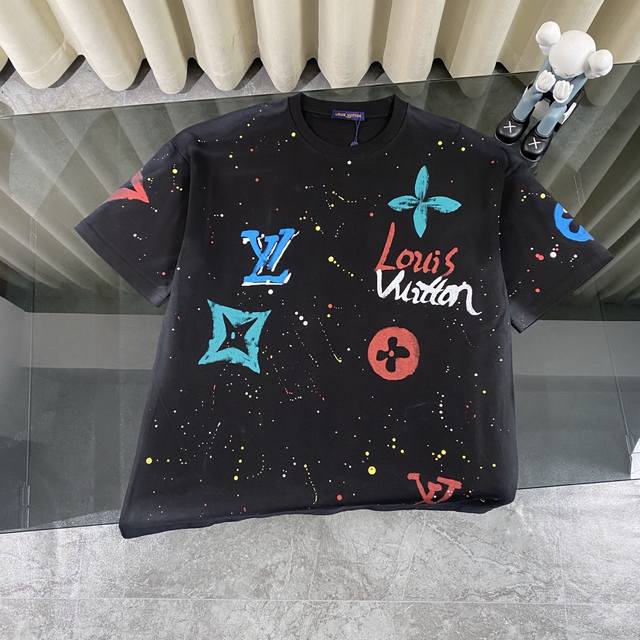 Louis Vuitton 路易威登Lv 2025新款重工喷码机做旧涂鸦短袖圆领T恤 面料采用320G %纯棉双纱面料 同缸定染特种加粗32支双股1X1螺纹克纯