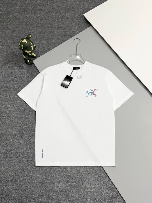 高版本] Arcteryx 始祖鸟 新款25S新款短袖T恤.高克重原单推荐！风靡海外的运动品牌！炫彩渐变色彩始祖鸟刺绣设计.好看又时尚.订制优质32支双股280