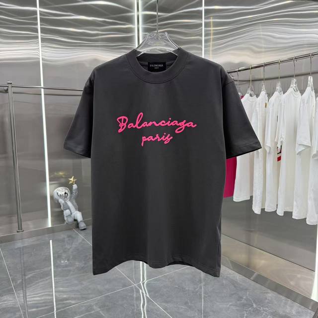 Ble 2025夏季新款 圆领短袖 个性刻字模 男女同款宽松版 S M L Xl Xxl 五个码 颜色 黑色 白色 灰色