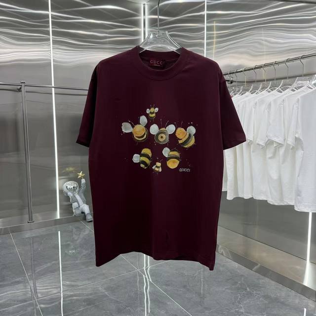 Gu 2025春夏新款 圆领短袖T恤 个性印花 男女同款宽松版 S M L Xl Xxl 五个码 黑色 杏色 酒红色