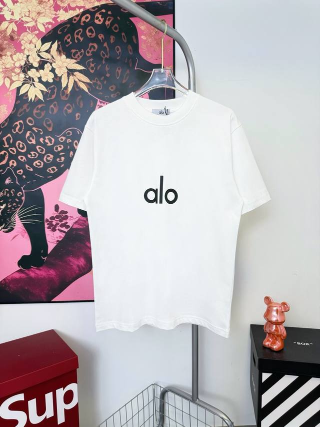 款号Aa10180 Alo 烧花字母短袖 Alo 专柜同款 采用 G纯棉面料 32支双纱 拿手上非常有质感 立体 大气 夏天百搭好穿 简单大气 采用Os版型 上