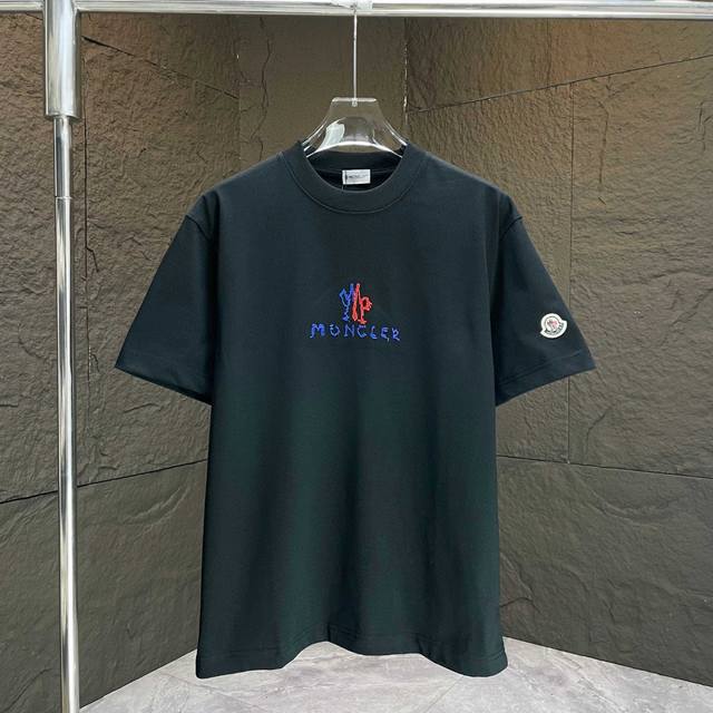 Moncl* 蒙口* 2025春夏新款短袖T恤 重磅纯棉字母Logo 立体绣花 颜色：黑色 白色 码数：S M L Xl Xxl