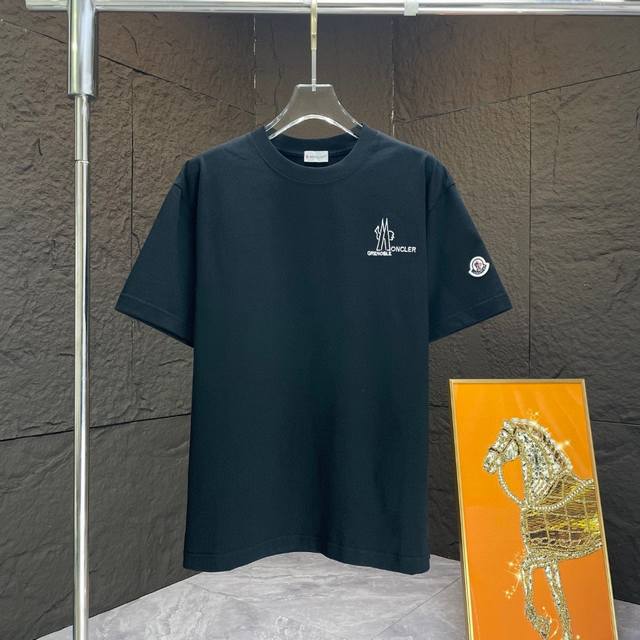 Moncl* 蒙口* 2025春夏新款短袖T恤 重磅纯棉字母Logo 立体绣花 颜色：黑色 白色 码数：S M L Xl Xxl