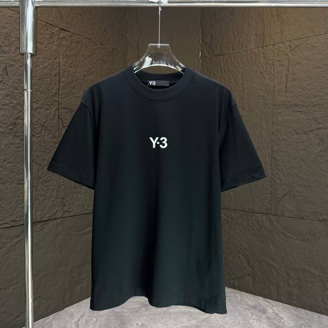 Y3* 山本耀司* 2025春夏新款短袖T恤 重磅纯棉字母Logo 立体硅胶 颜色：黑色 白色 巧克力色 码数：S M L Xl Xxl