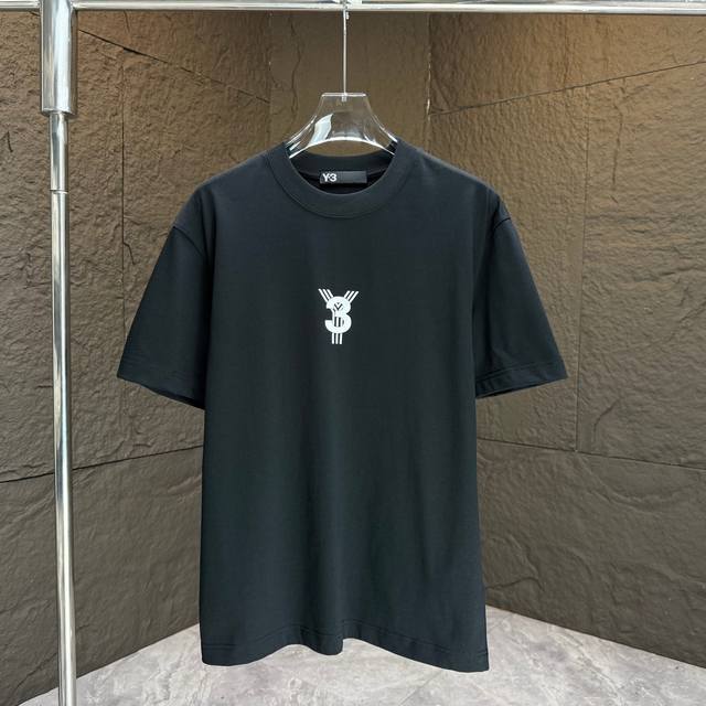 Y3* 山本耀司* 2025春夏新款短袖T恤 重磅纯棉字母Logo 立体硅胶 颜色：黑色 白色 巧克力色 码数：S M L Xl Xxl